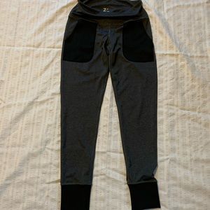 Z by Zella leggings size small in gray/black